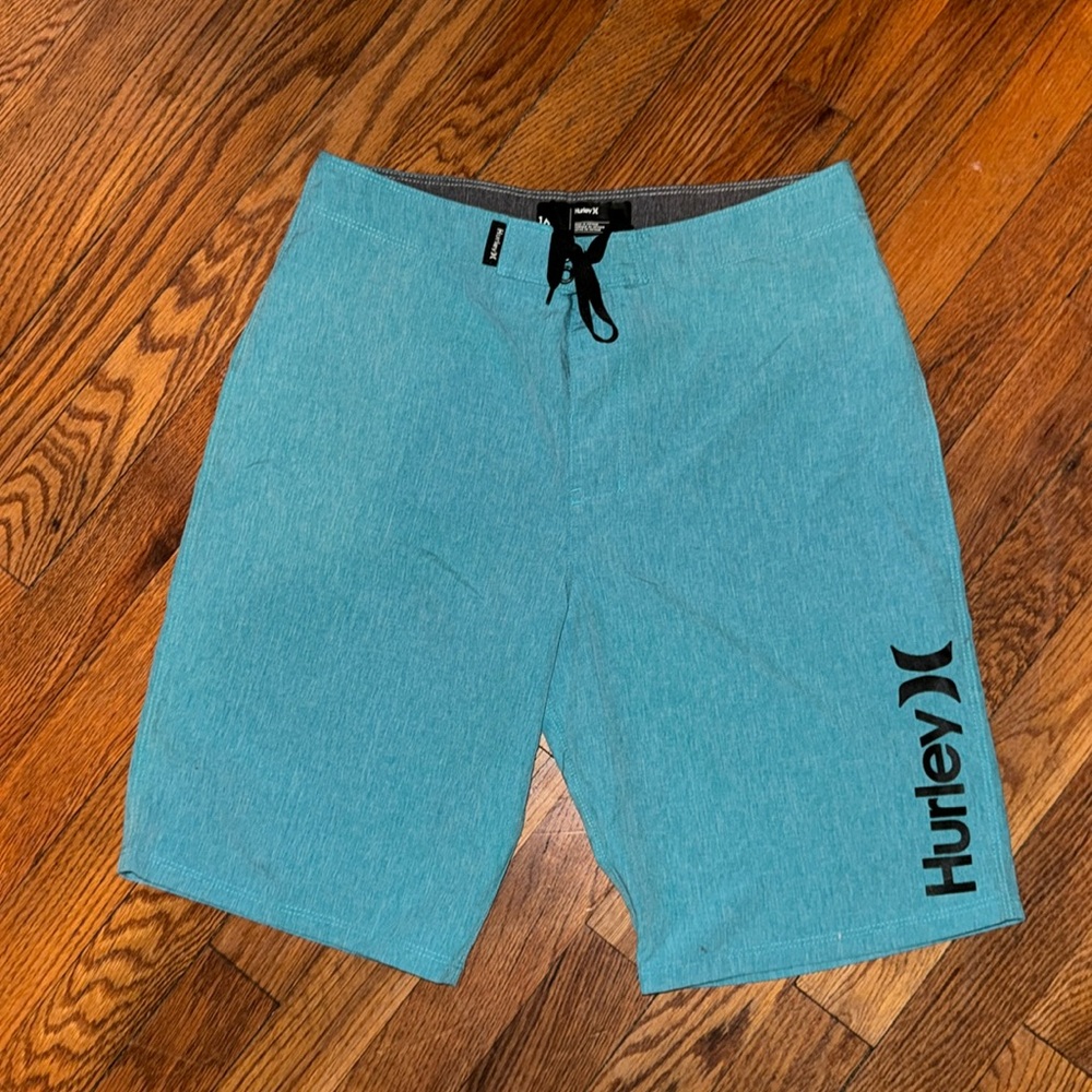 LIKE NEW! Hurley Boys Baggies, Size 16 (28in. waist)